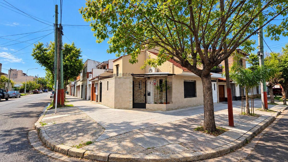 Foto de Casa en esquina muy buena calidad, imagen 1