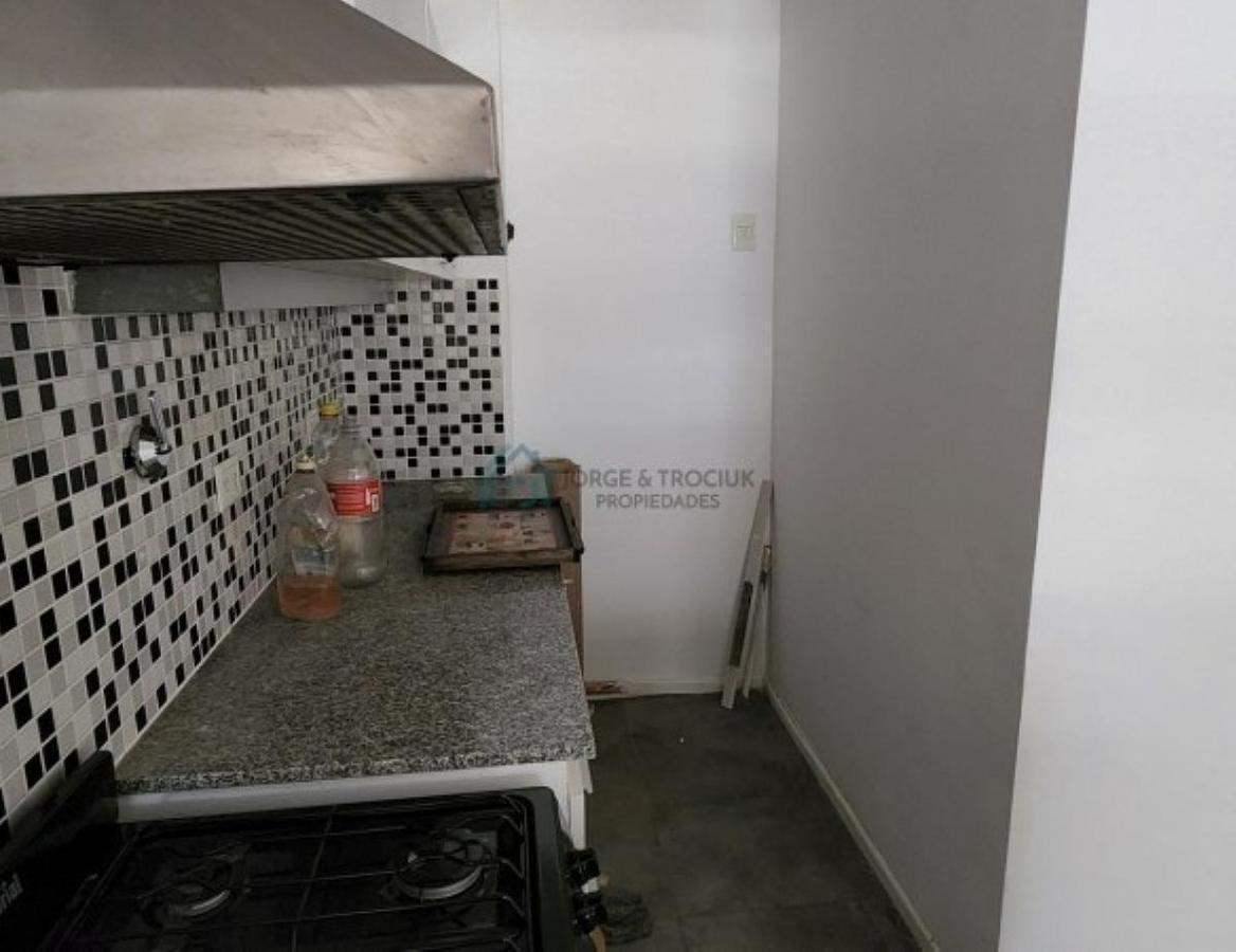 Depto de 2 ambientes con detalles de categoria en Banfield