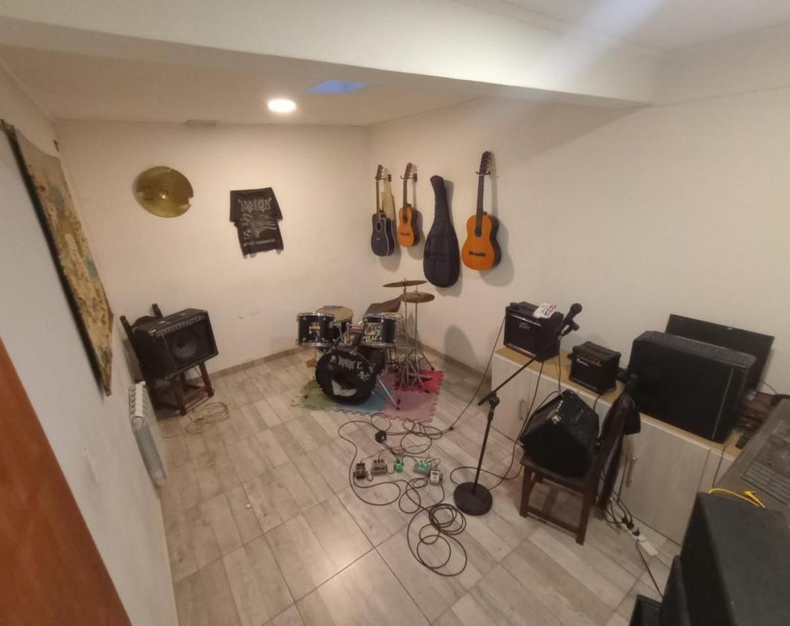 Casa de 6 Ambientes con Oficina a La Calle en Excelente Ubicación 1