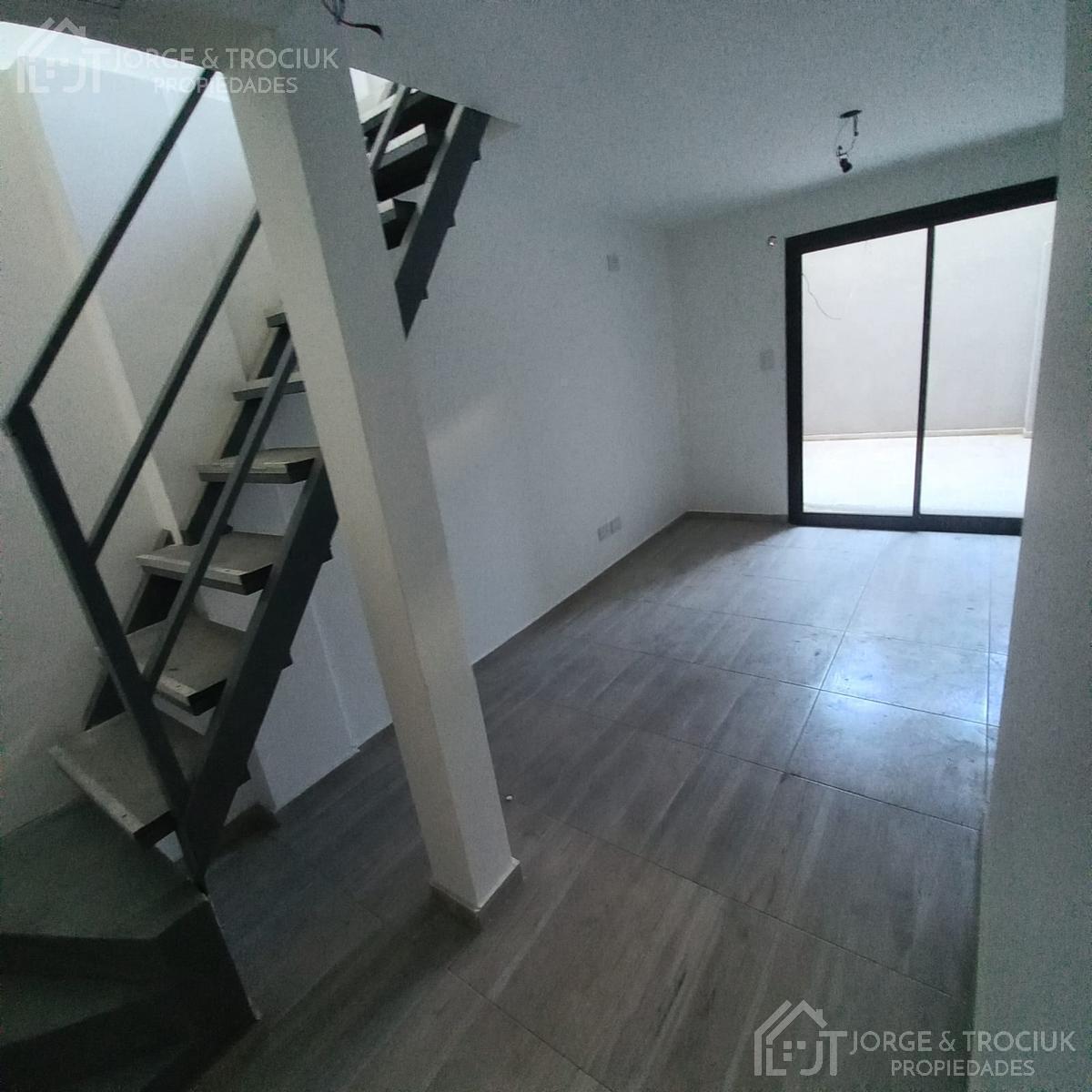 Departamento Tipo Duplex en Banfield Sobre H. Yrigoyen 4