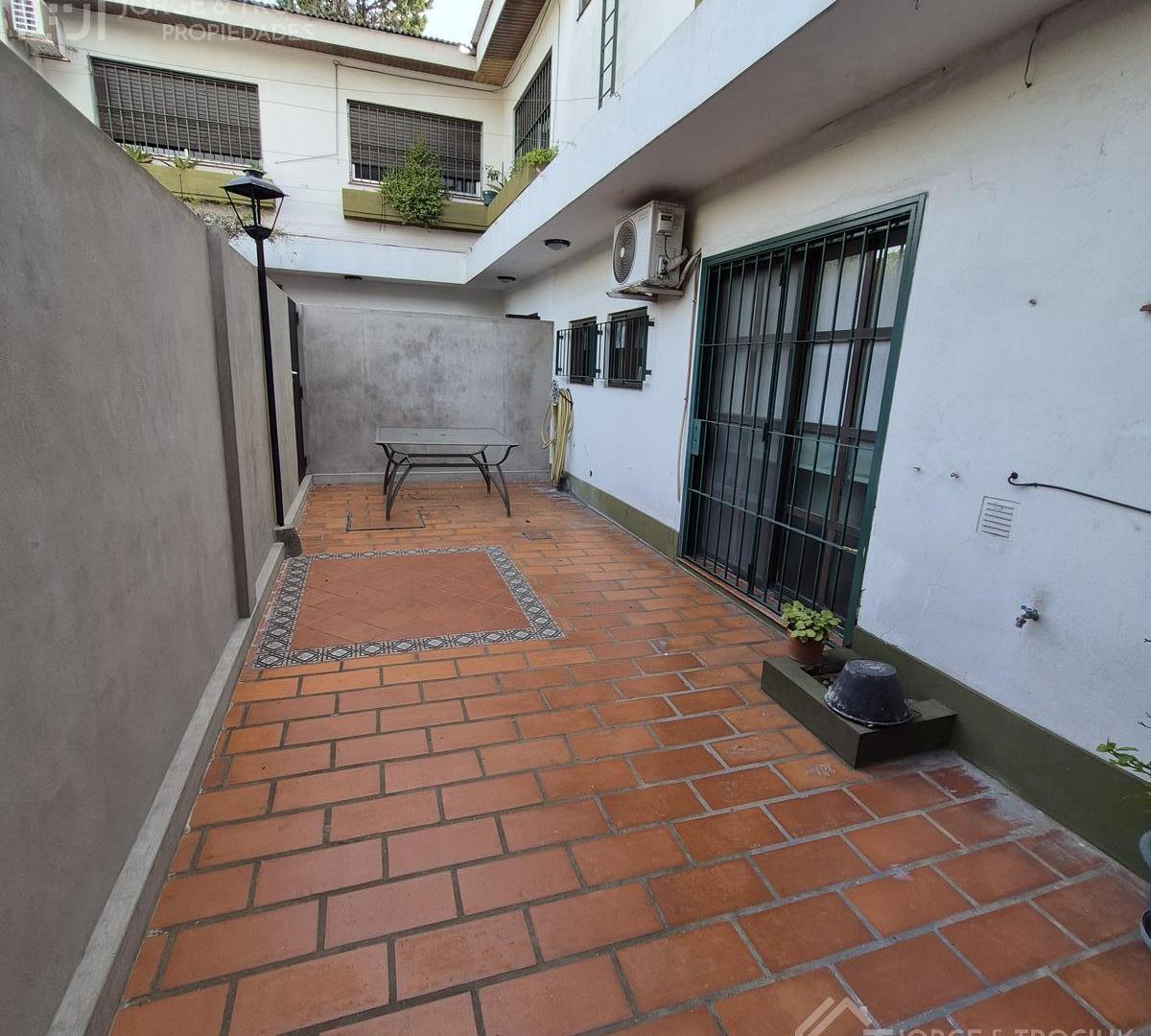 PH tipo casa al frente de 4 ambientes - sin expensas - Lomas de Zamora
