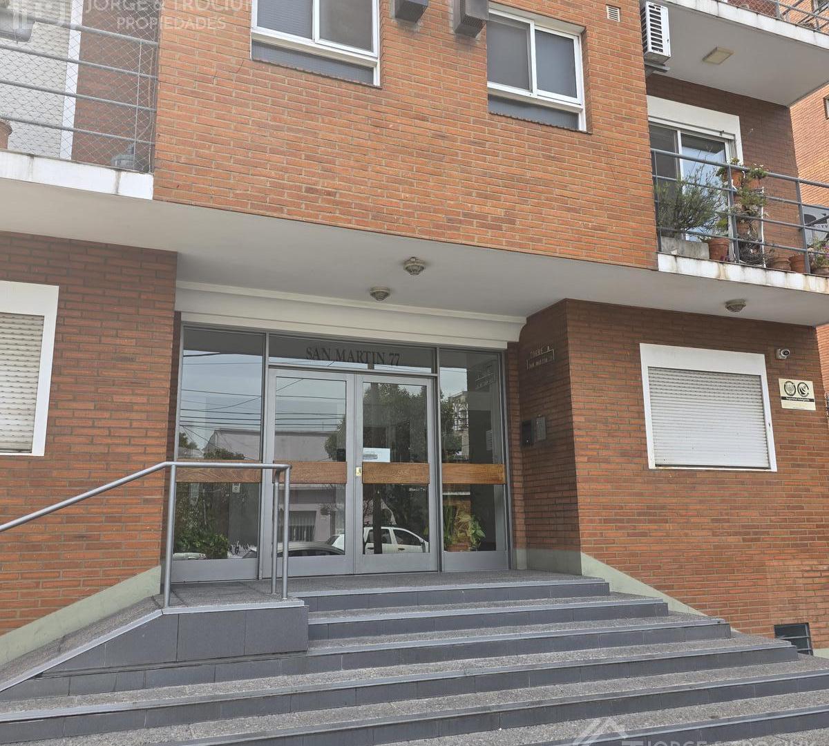 Impecable 3 Ambientes en Centro de Lomas - Apto Crédito - Oportunidad