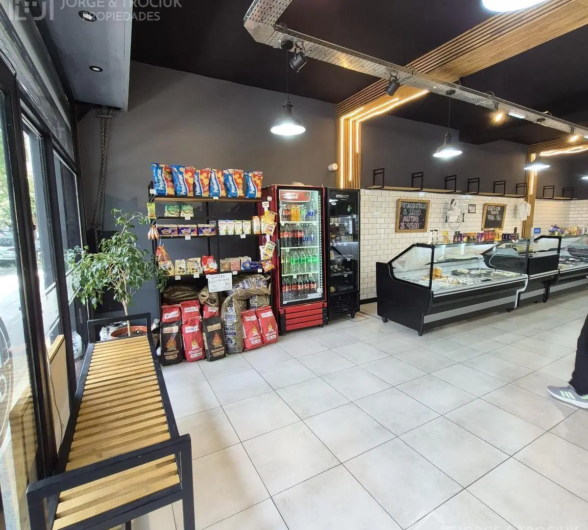 Venta de inventario y habilitacion - Carnicería, granja y fiambreria. Excelente ubicación. 2