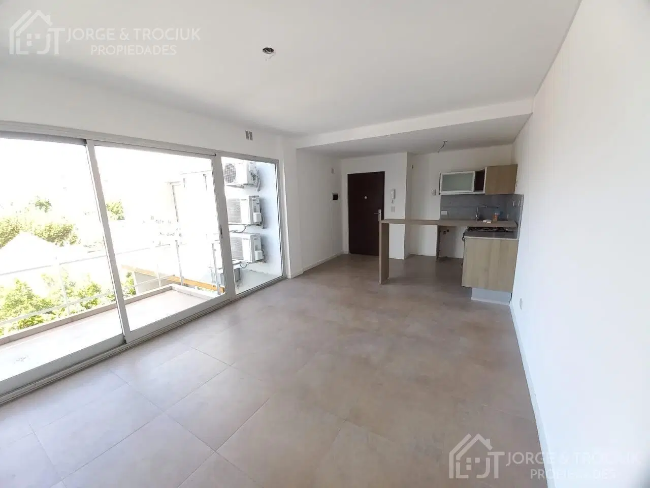 Departamento de 2 ambientes con cochera en alquiler - Lomas de Zamora 1
