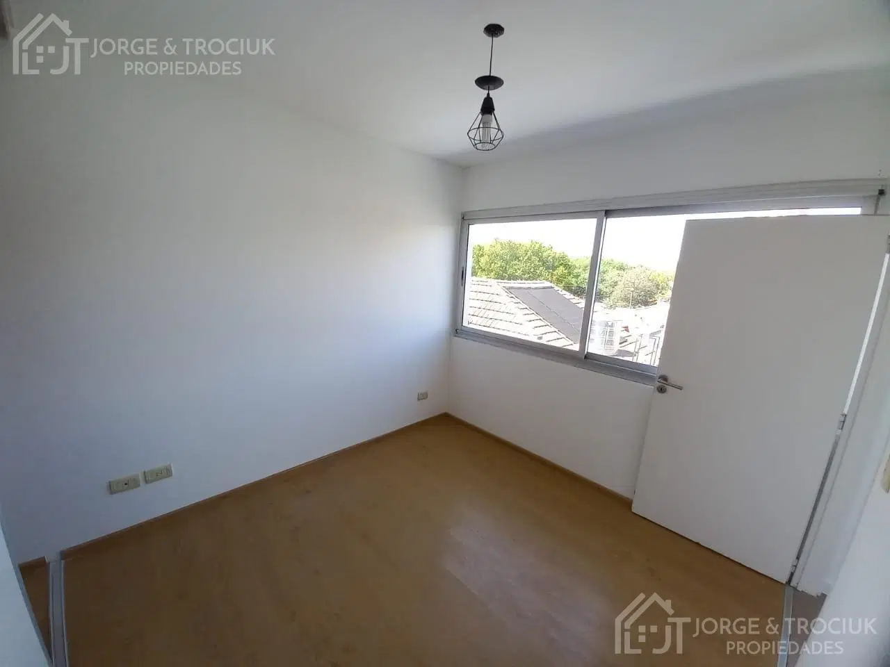 Departamento de 2 ambientes con cochera en alquiler - Lomas de Zamora 8