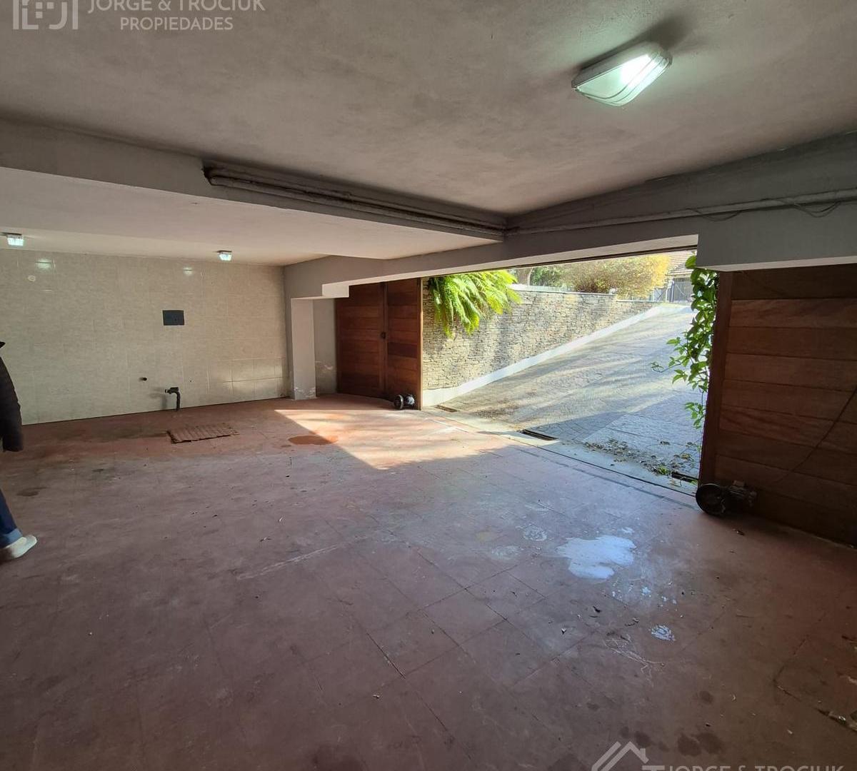 Foto de Chalet de 2 plantas de 6 ambientes sobre lote de 589 m², ubicado a, imagen 2