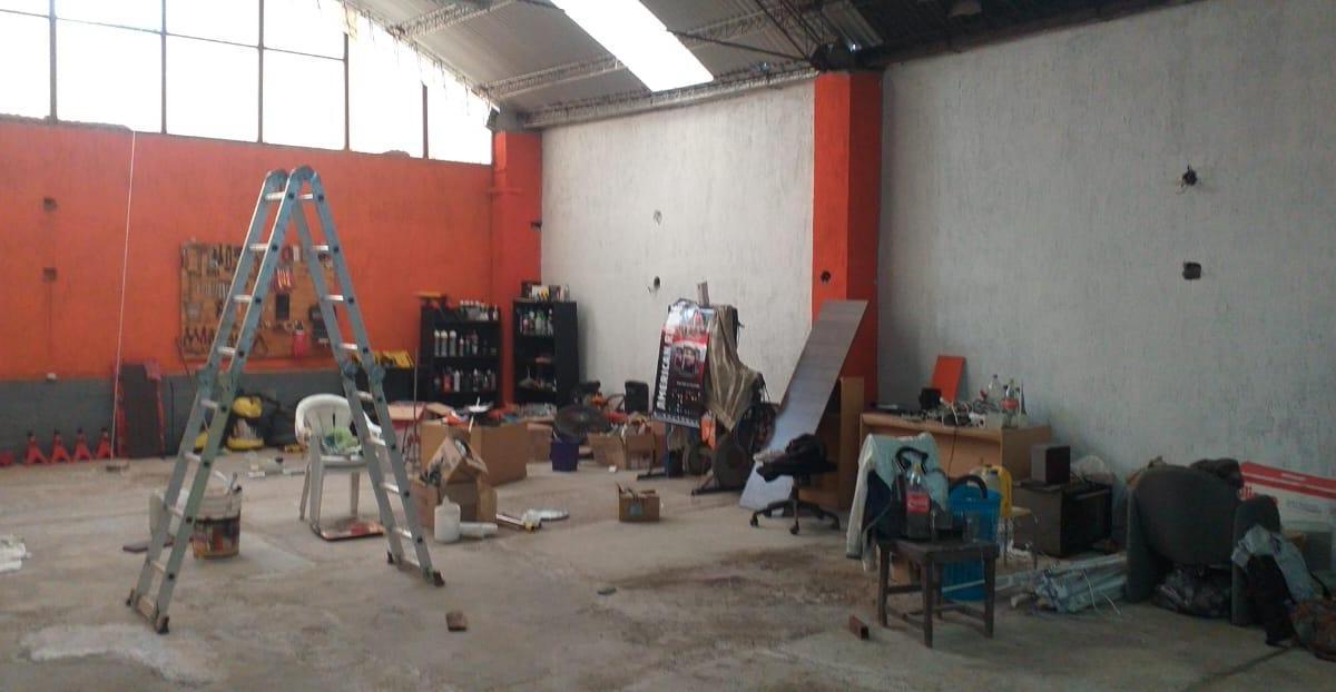 Propiedad en Godoy Cruz. (Galpon, Dpto. y Salon Comercial) 1