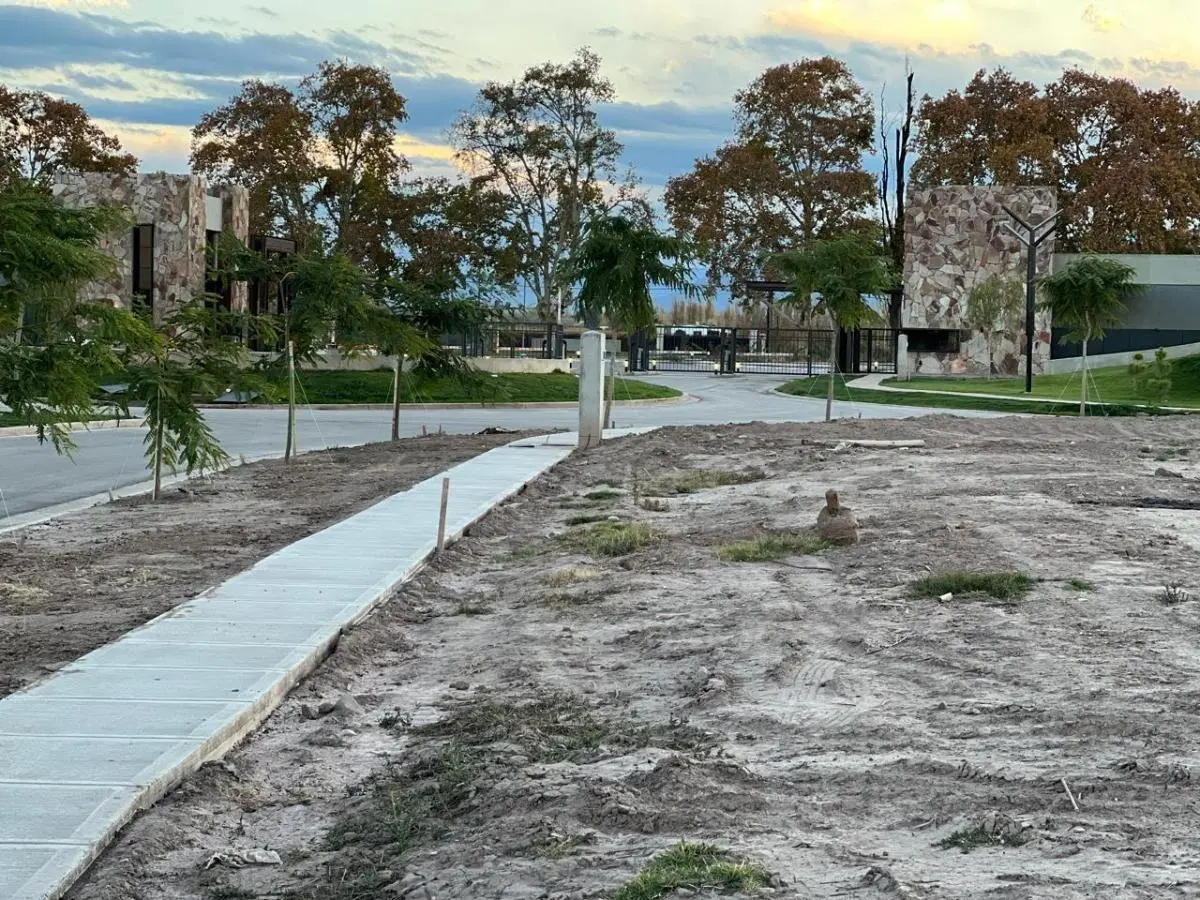Lote en barrio Qvattro Viamonte- Chacras de Coria 2