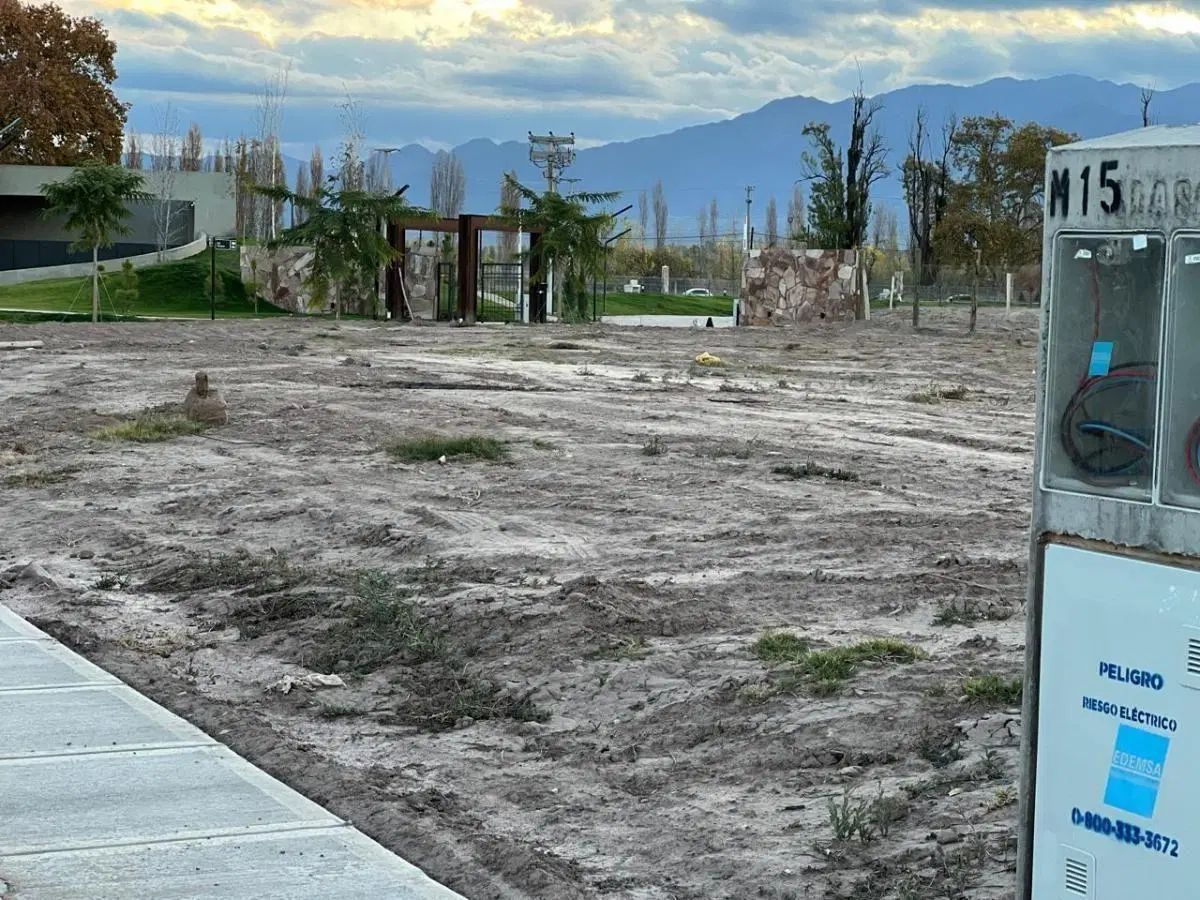 Lote en barrio Qvattro Viamonte- Chacras de Coria 4