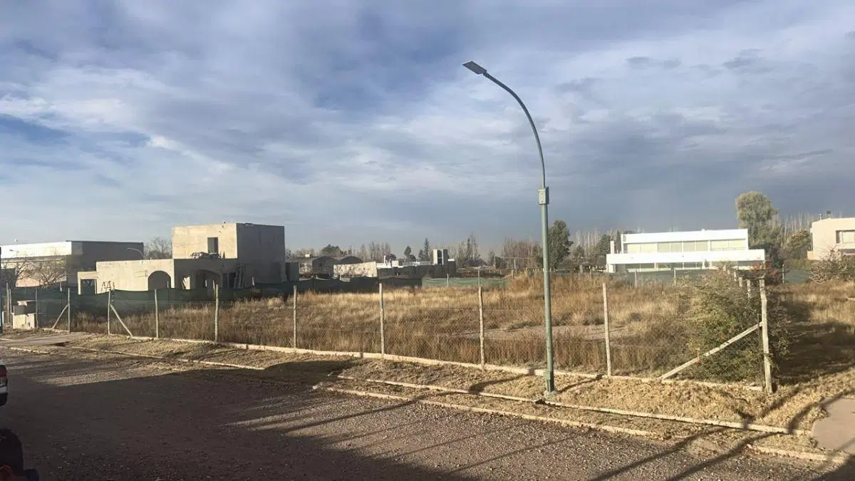 Lote en barrio privado El Envero. 2