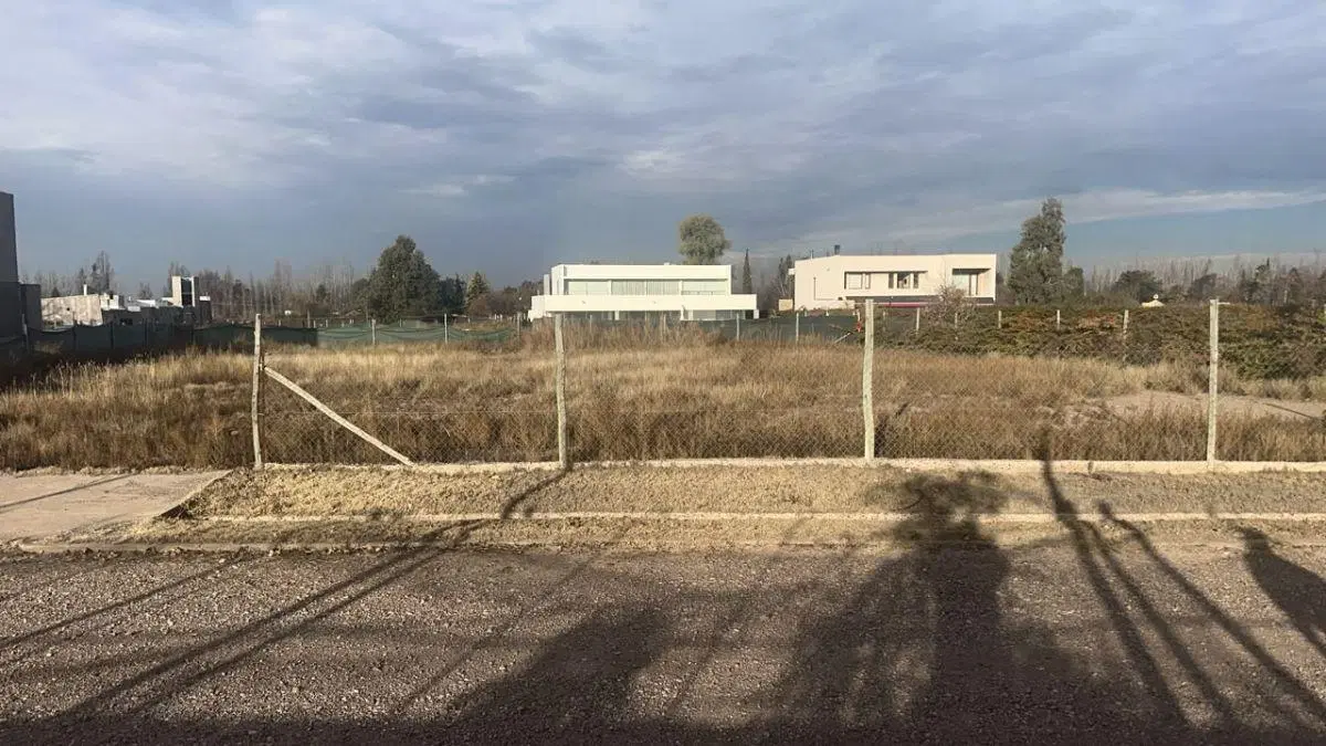 Lote en barrio privado El Envero. 3