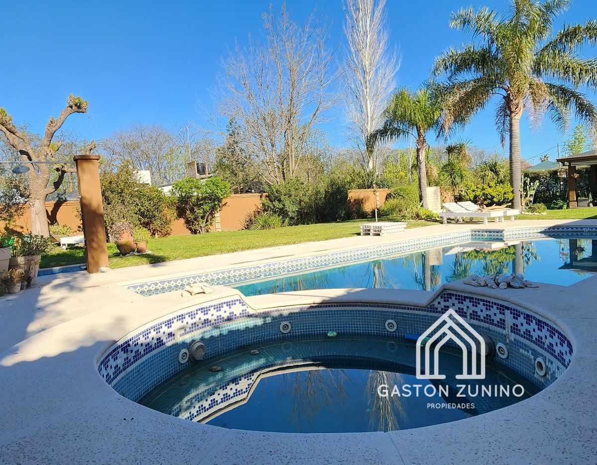 Venta de Hermosa Casa en Mercedes B 2