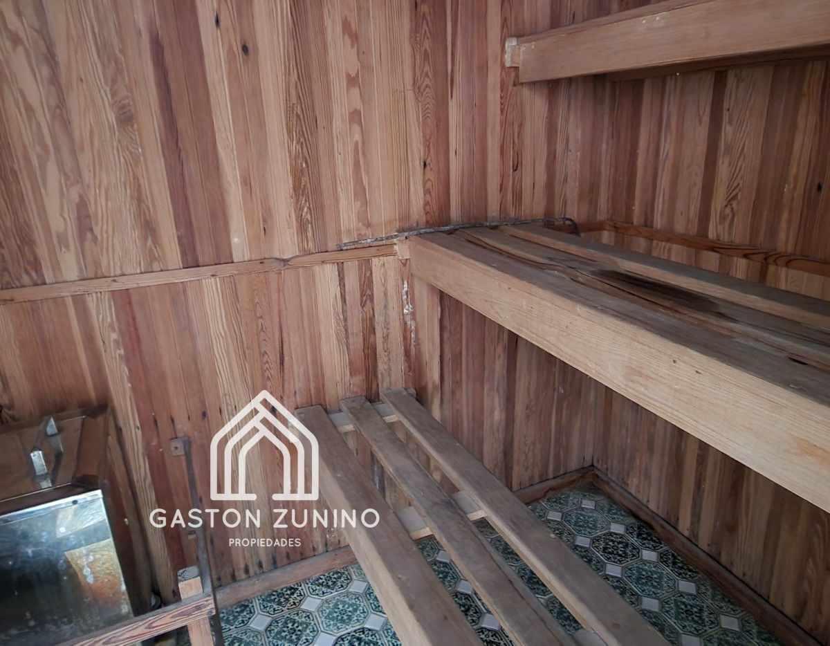 Venta de Imponente Casa Céntrica en Mercedes 1