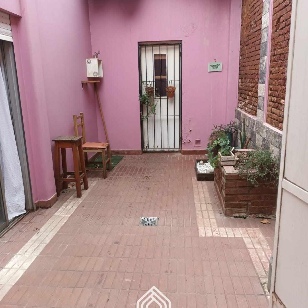 Venta de Casa con Local Comercial en Av Principal de Mercedes 3