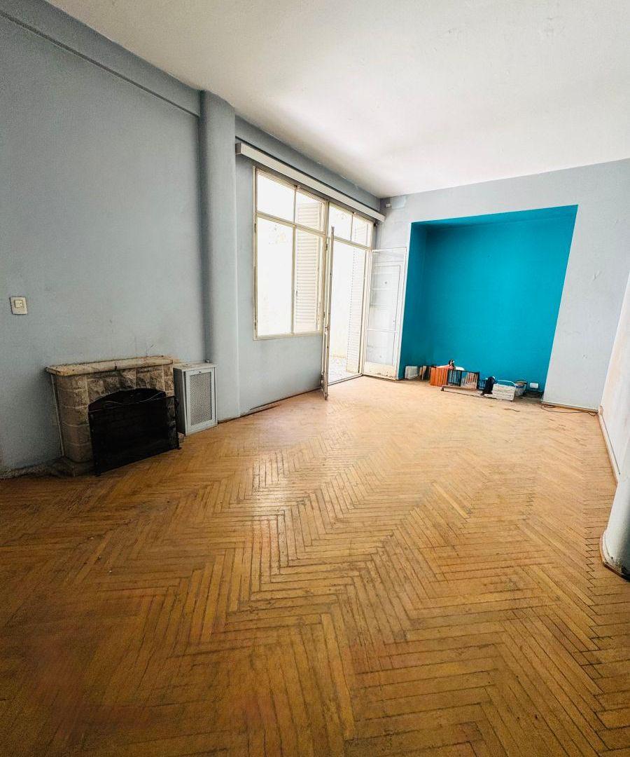 Venta departamento 3 ambientes Monserrat de Categoría. al Frente. Amplio 100m2. con Balcón y Patio