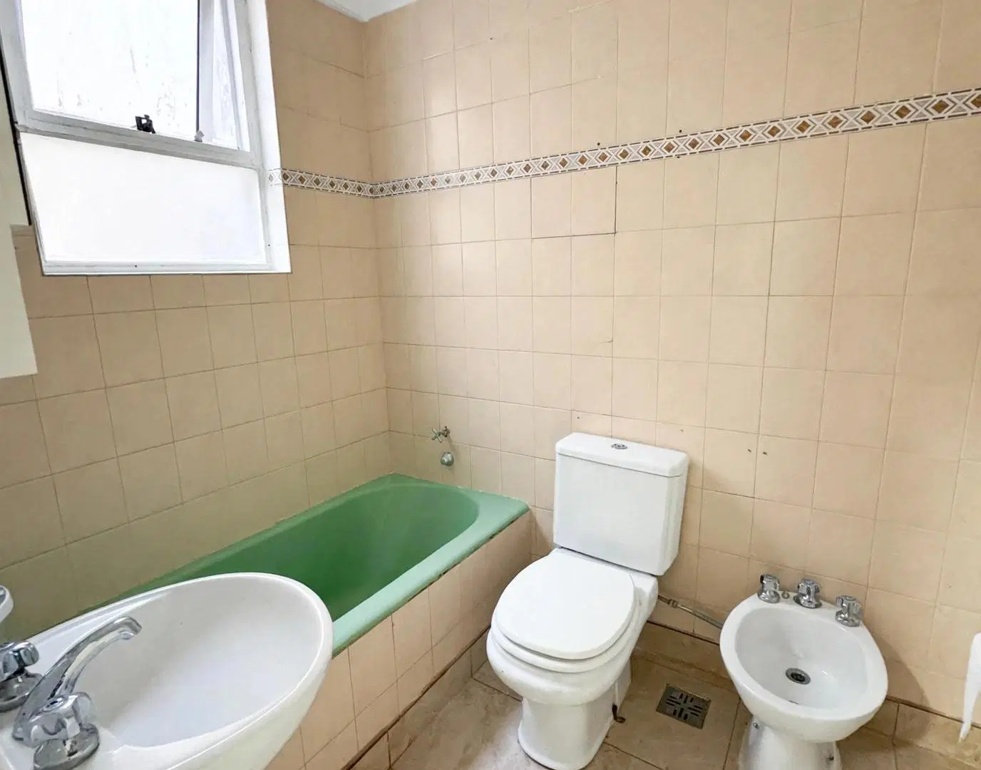 Alquiler Departamento 4 Ambientes Congreso. Baño completo y toilette. Amplio. Con balcón. Impecable 2