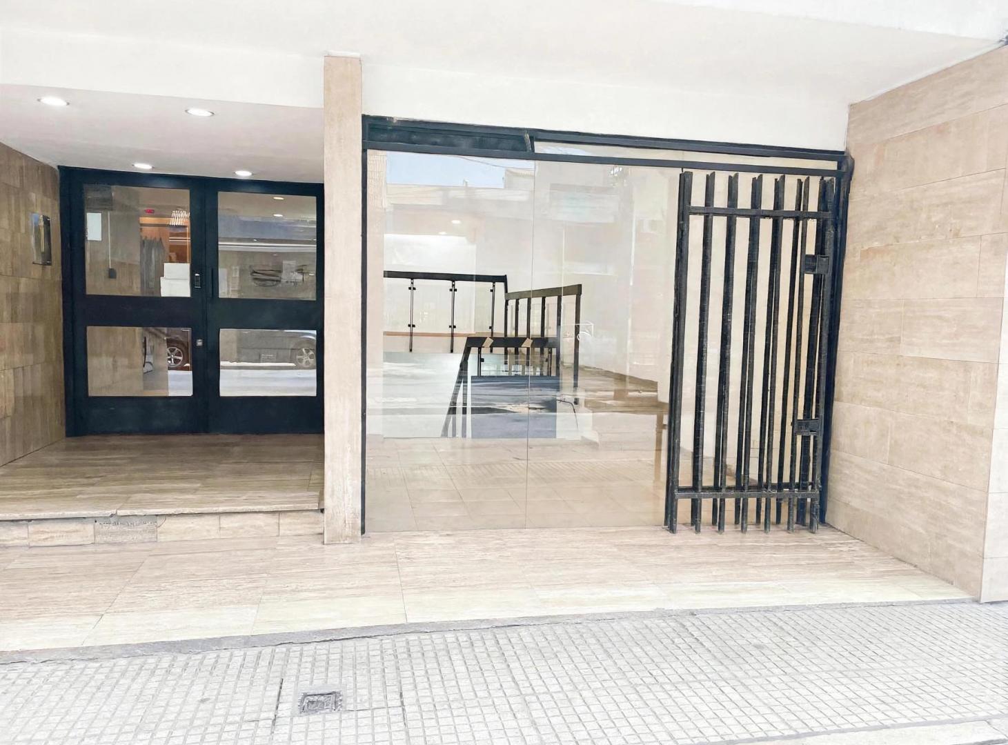 Foto de Venta local comercial en Recoleta! A la calle, hermosa vidriera. Apto, imagen 1