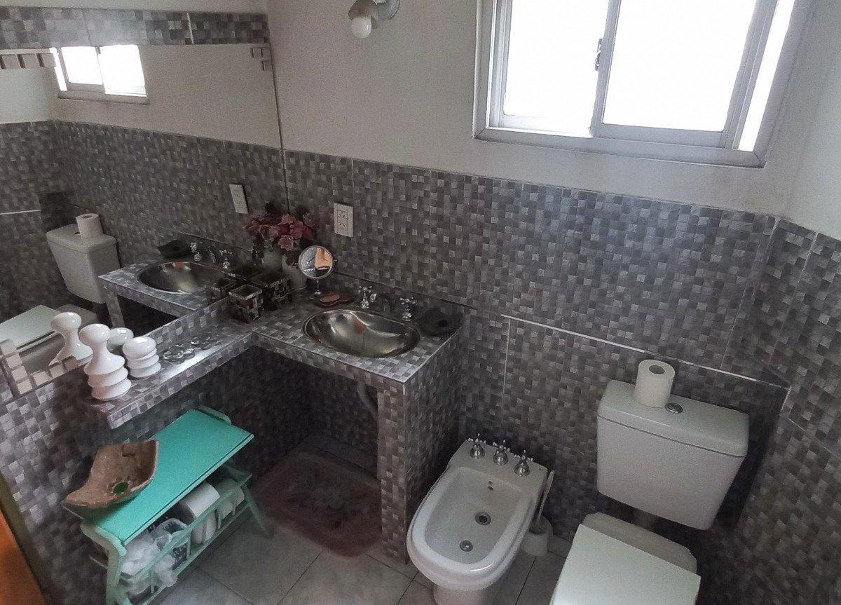 Casa y Dpto a La Venta en Capilla del Monte (Casa y Renta) 2