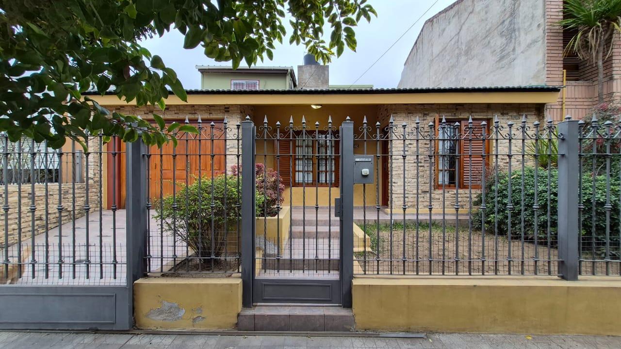 Foto de Casa con depto en barrio ayacucho, imagen 1