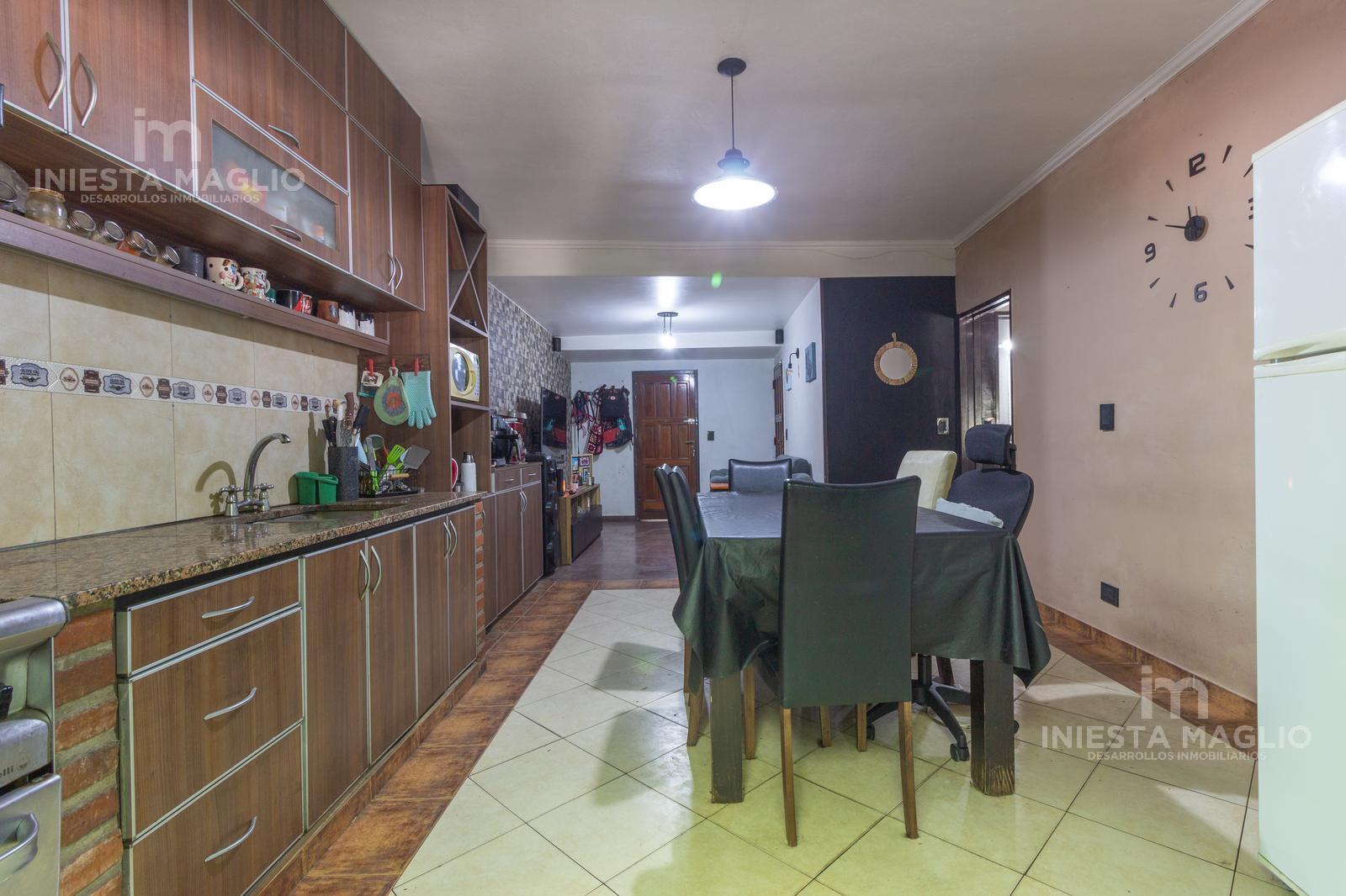 Casa con local en Liniers