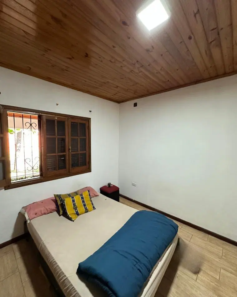 CASA EN VENTA CON AMPLIO TERRENO EN ESQUINA   B° ALTOS DE BELLA VISTA 4