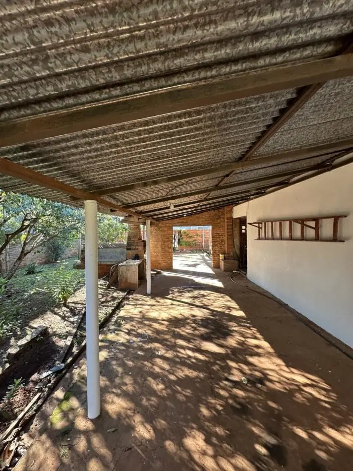 CASA EN VENTA CON AMPLIO TERRENO EN ESQUINA   B° ALTOS DE BELLA VISTA 2