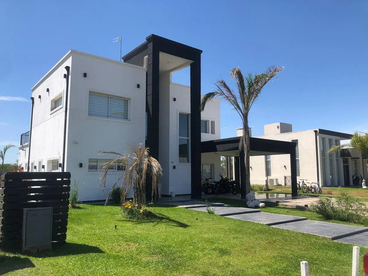 Casa - Lagos de Canning 1