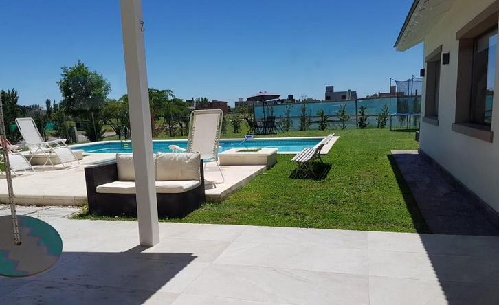 Casa en Alquiler 6 Amb c/pileta – Cruz del Sur, Canning