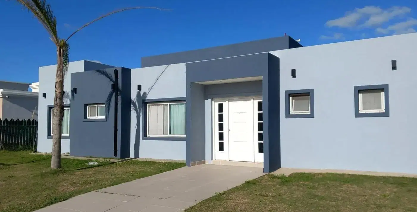 Venta | Casa con Pileta en Lagos de Canning 1 5