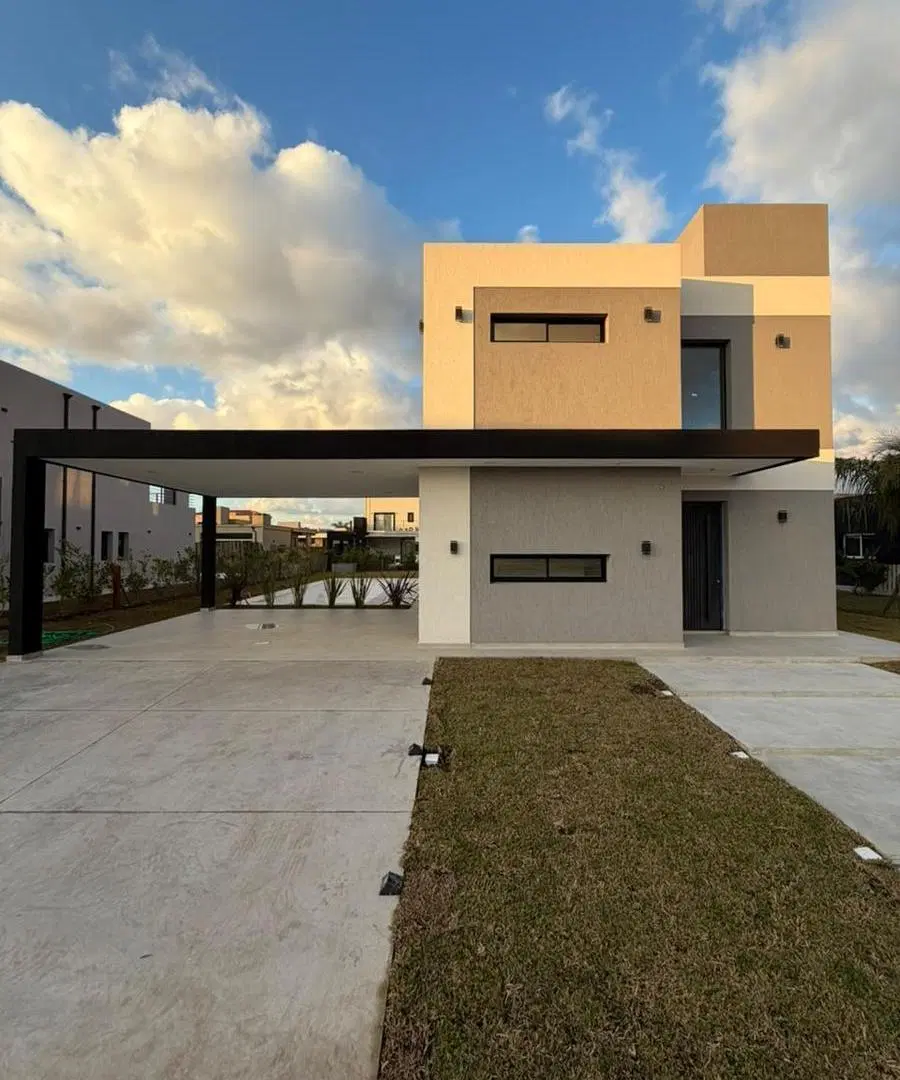 Casa en Venta en Lagos de Canning 1 2