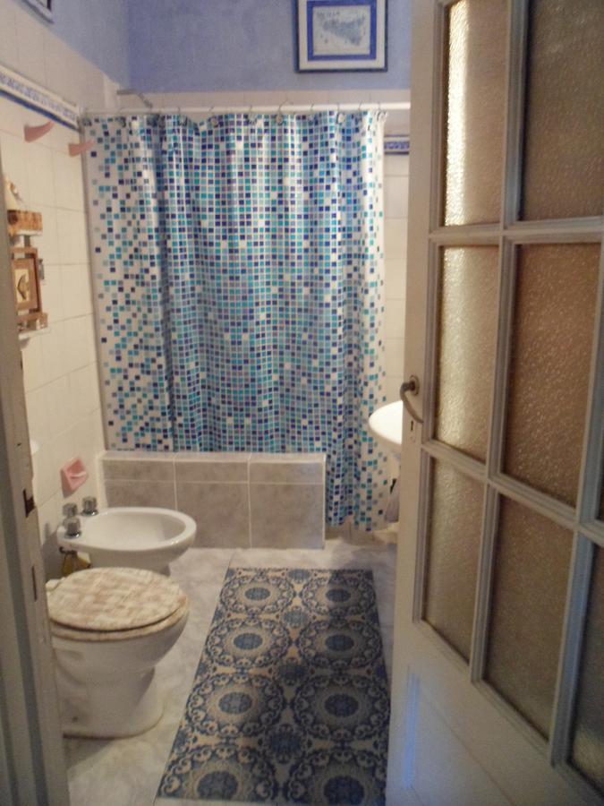 Casa en venta Rosario - PH - Tres dormitorios amplios - Luminosa - Parrilla - Jardín de invierno