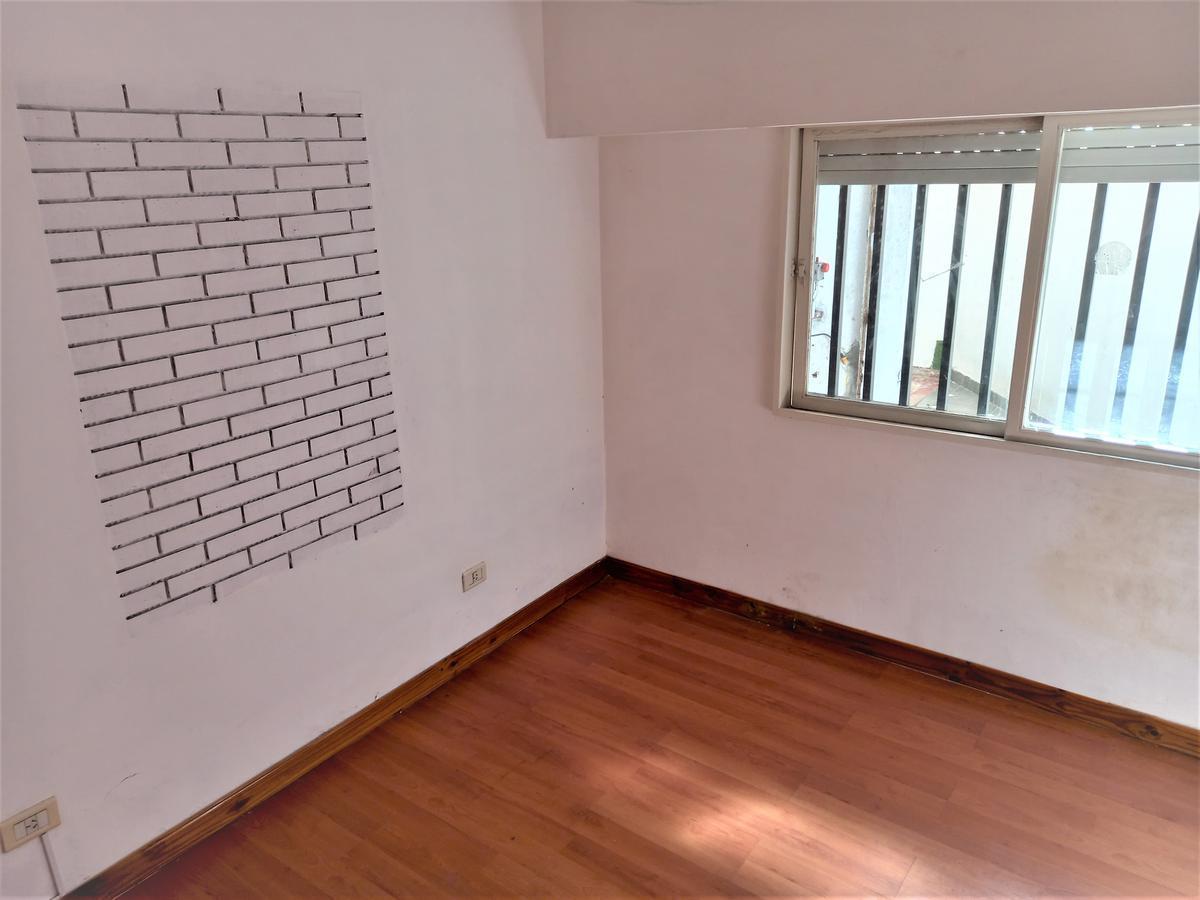 Venta departamento dos dormitorios, patío. Amplio Oferta.