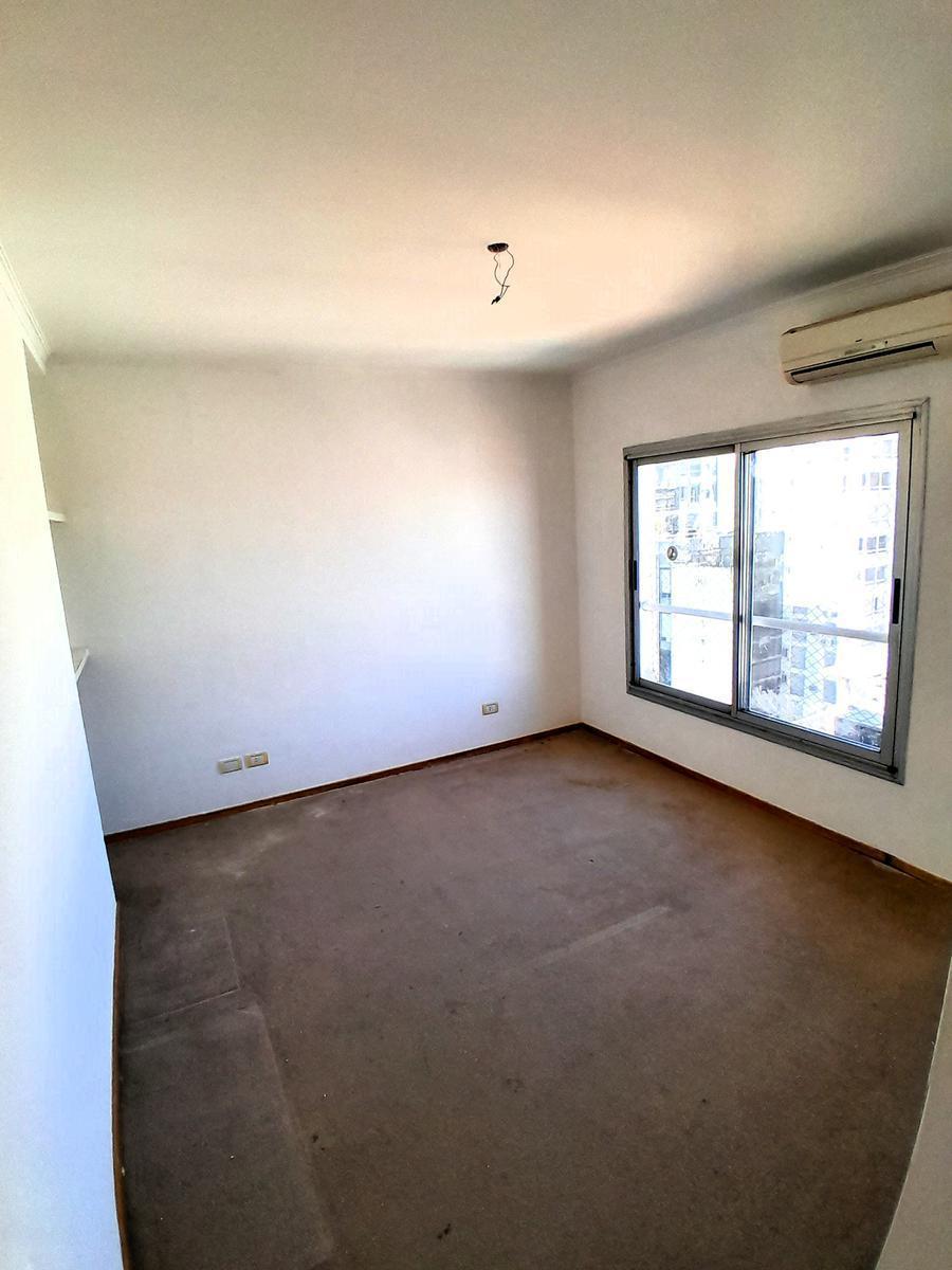Departamento en venta. Tres dormitorios. Dos cochera. Vista al Río.