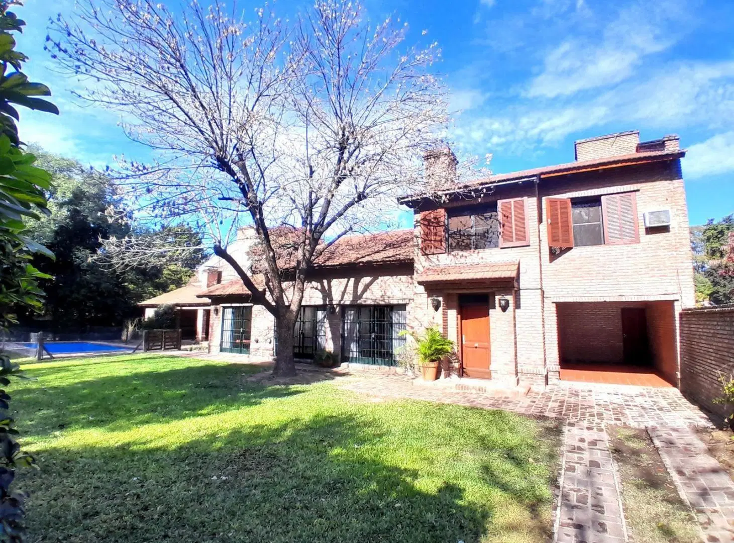 Casa en alquiler tres dormitorio. Pileta quincho. 3