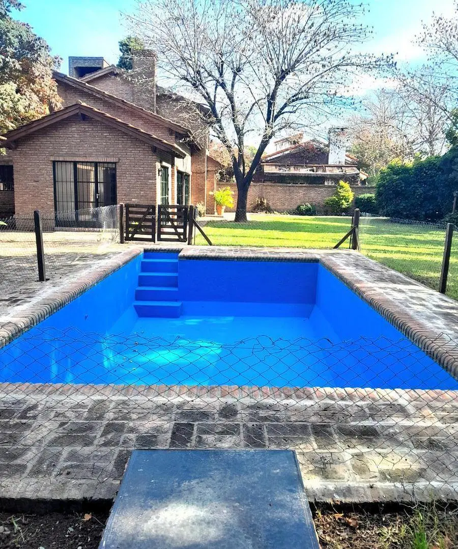Casa en alquiler tres dormitorio. Pileta quincho. 2