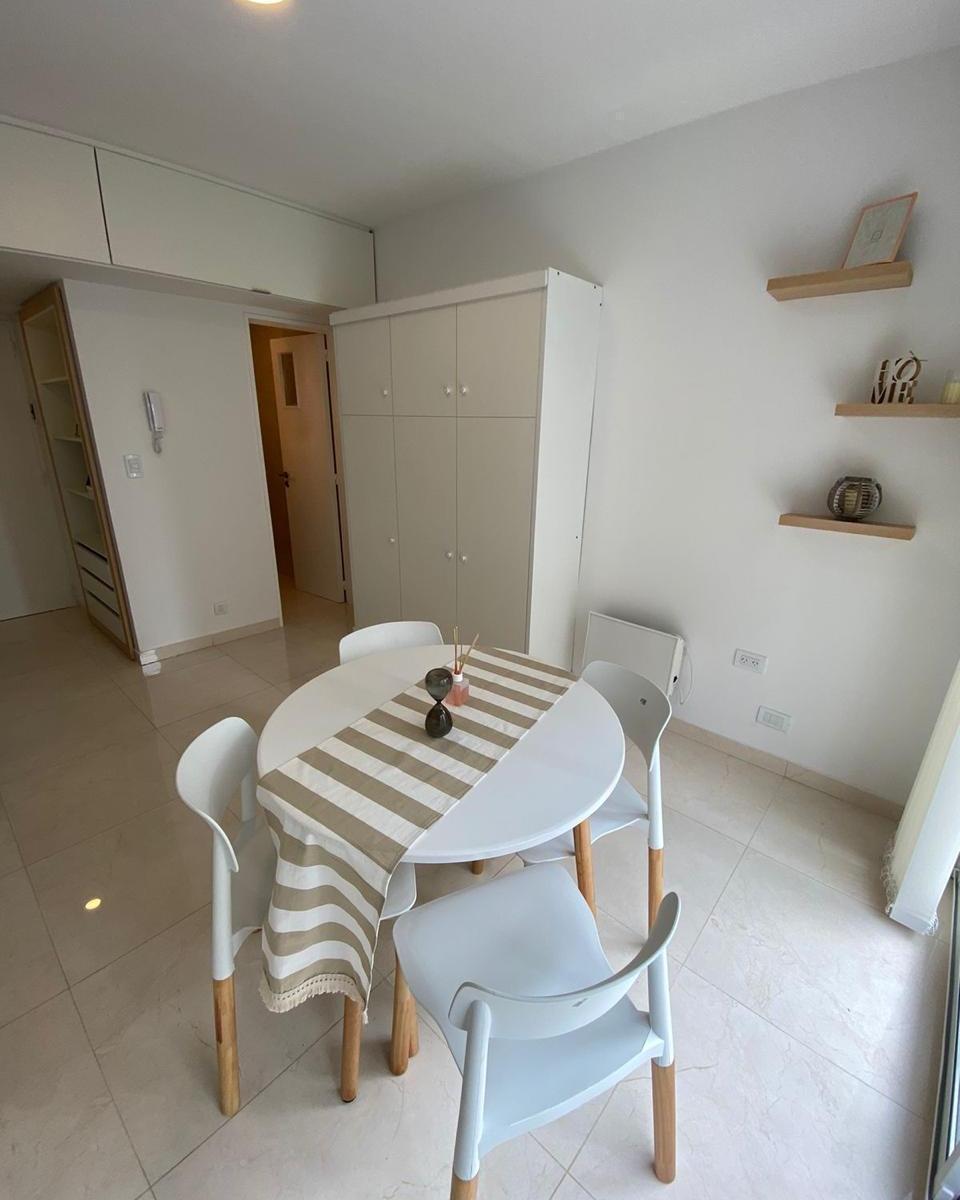 1 Ambiente a La Calle con Balcon con Vista Parcial Al Mar 3
