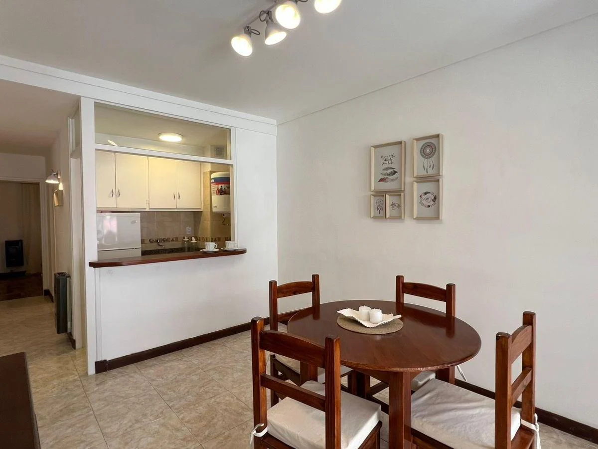 2 Ambientes a La Calle con Balcon Saliente 5