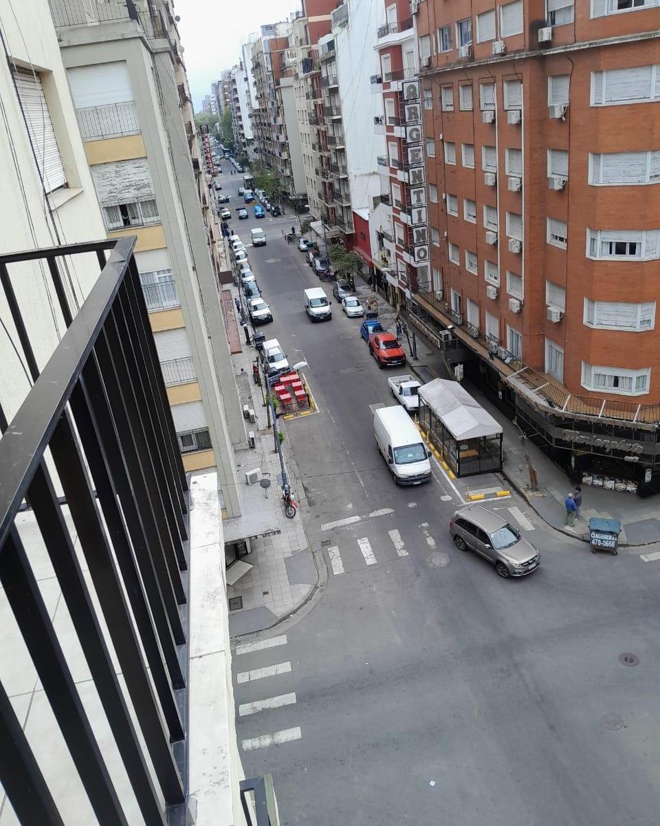 3 Ambientes Ext. con Balcon y Sol 4