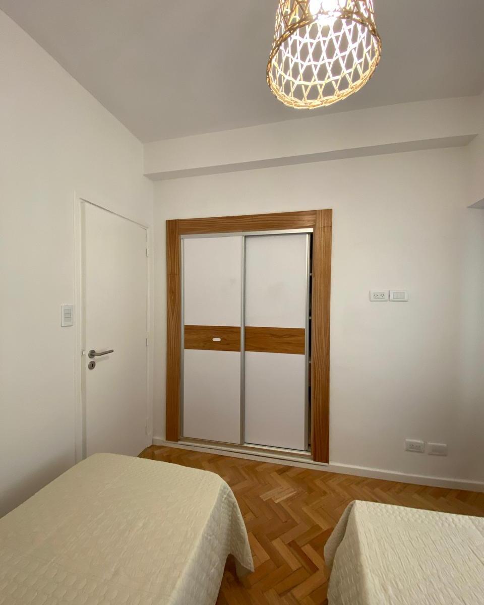 3 Ambientes a La Calle con Balcon 3