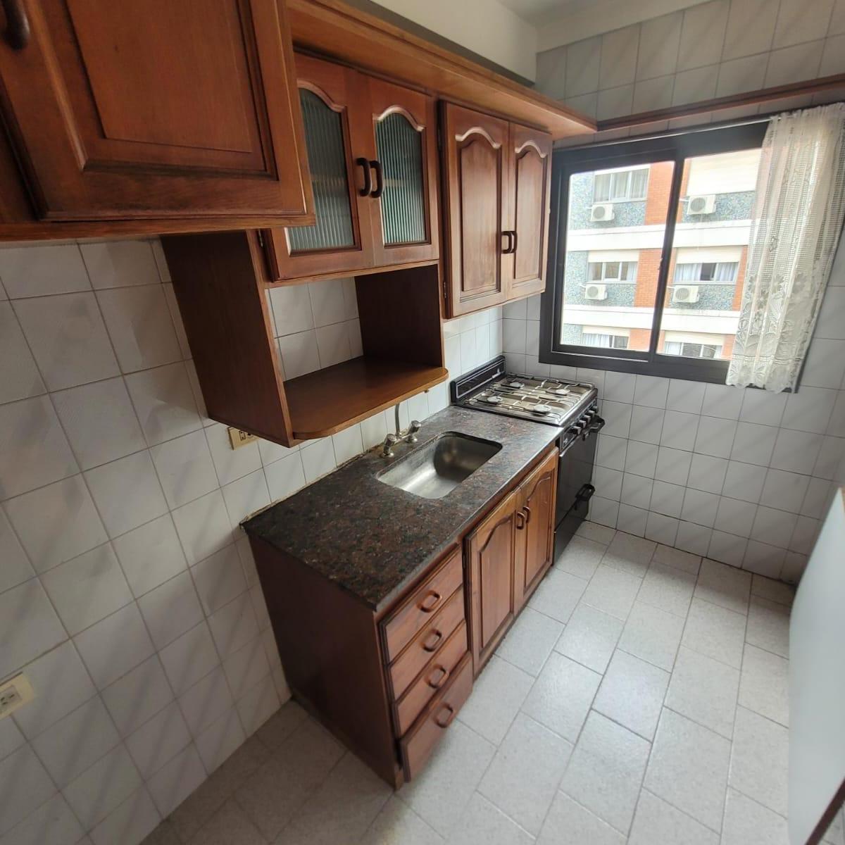 2 Ambientes a La Calle con Balcon Saliente/pmitre 2