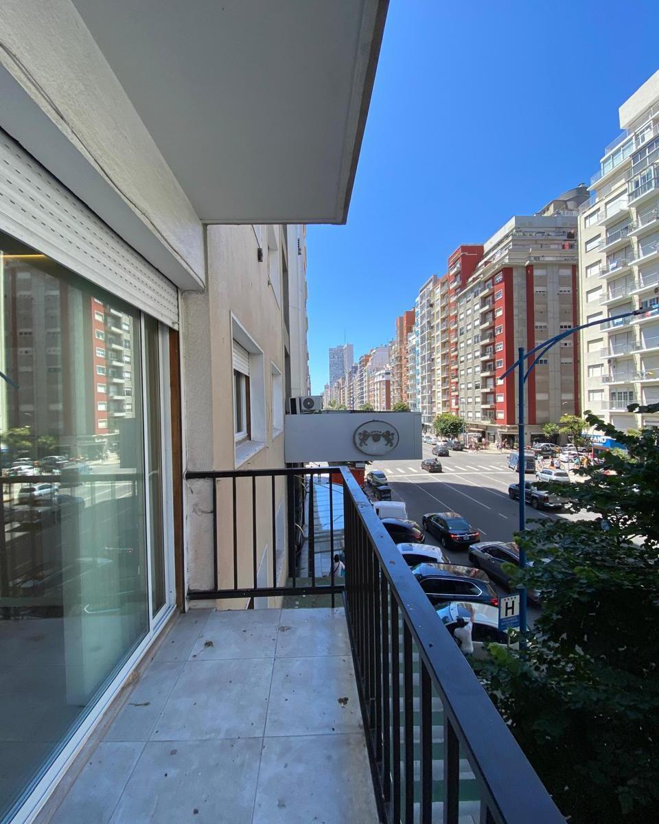 3 Ambientes a La Calle con Balcon 2