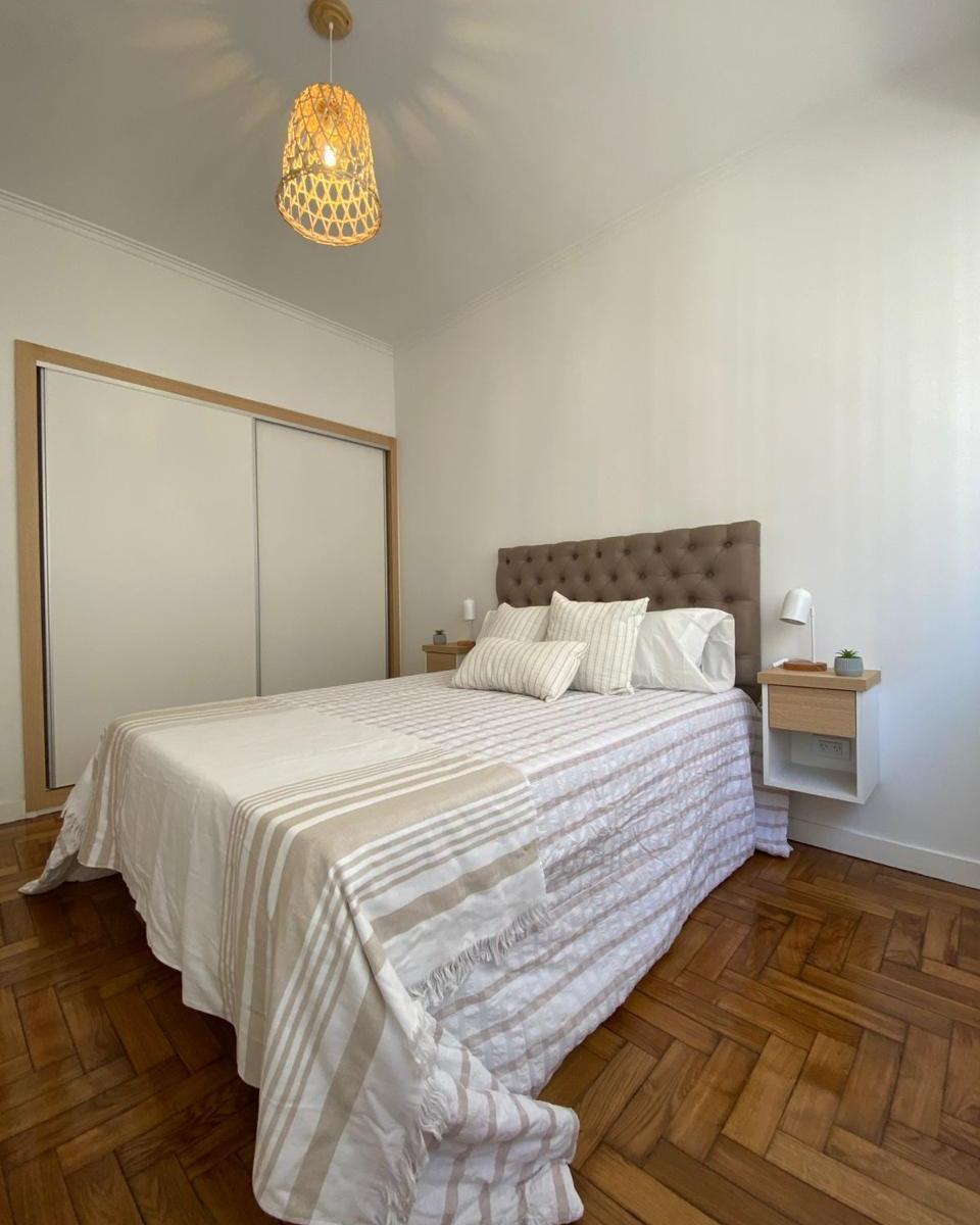 3 Ambientes a La Calle con Balcon Saliente 5