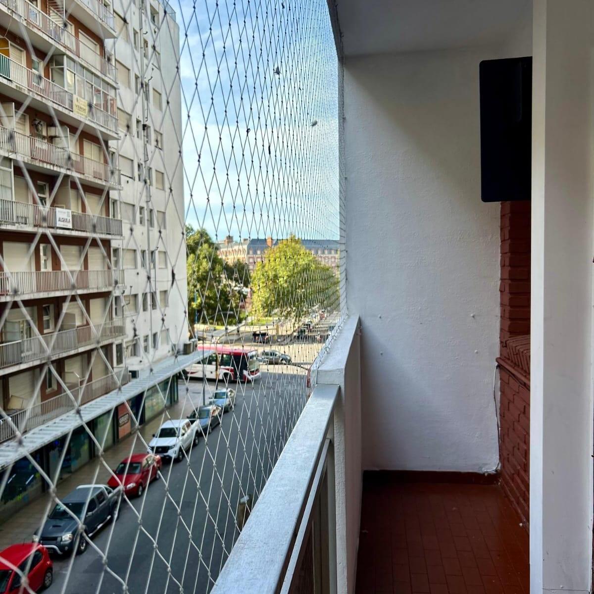 1 Ambiente Frente con Balcon 4