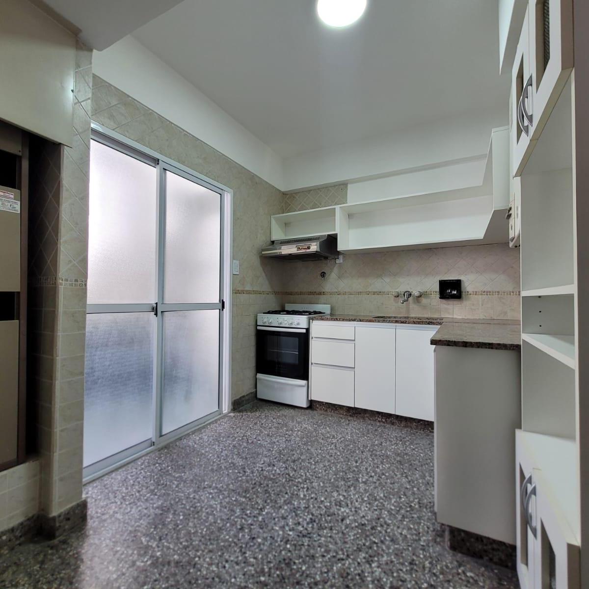 Piso 3 Ambientes C/balcon Saliente 4
