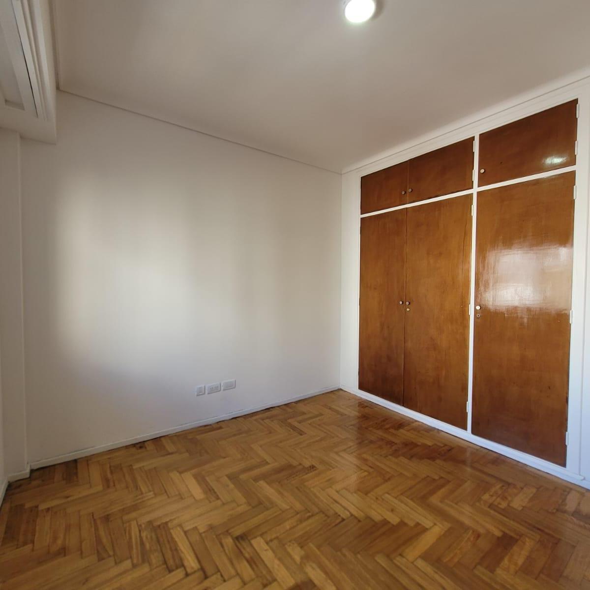 Piso 3 Ambientes C/balcon Saliente 2