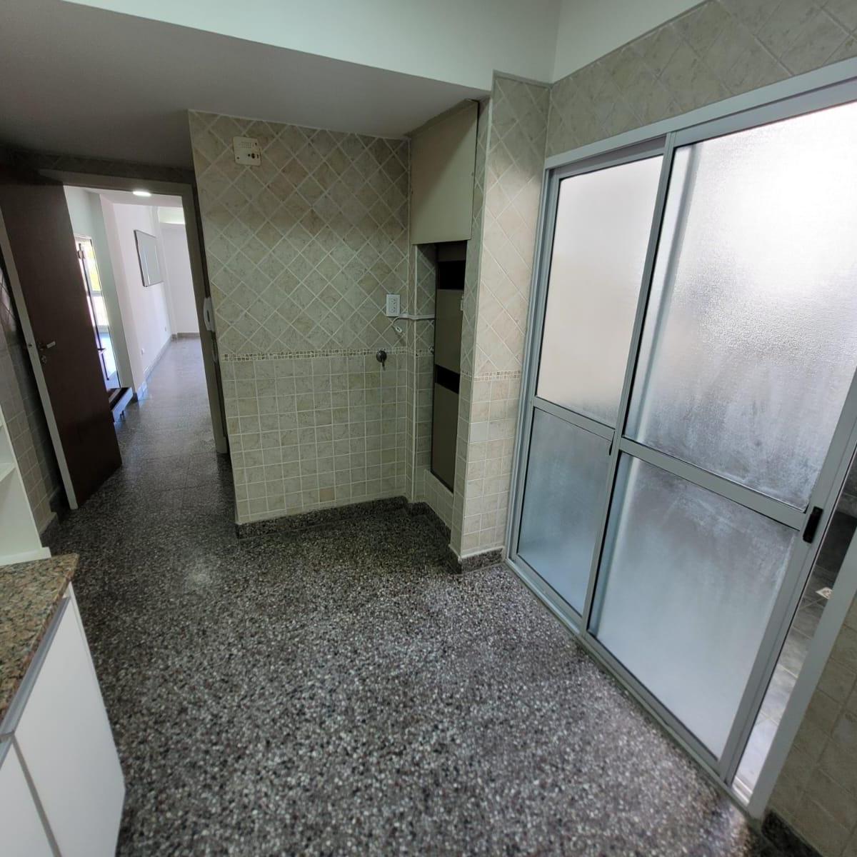 Piso 3 Ambientes C/balcon Saliente 5