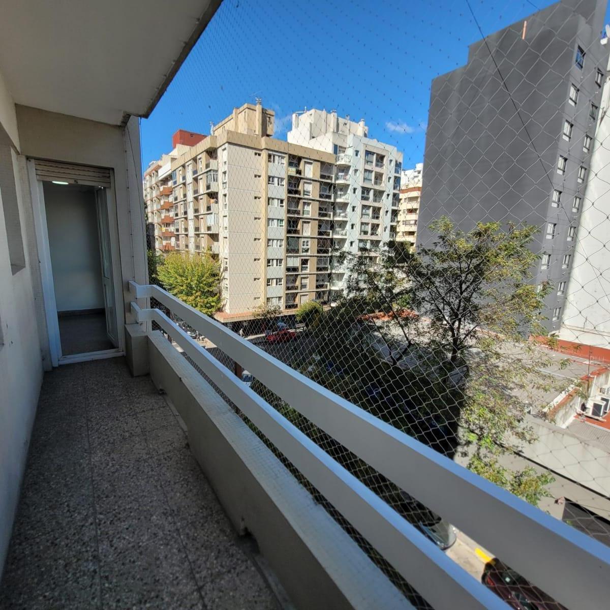 Piso 3 Ambientes C/balcon Saliente 3