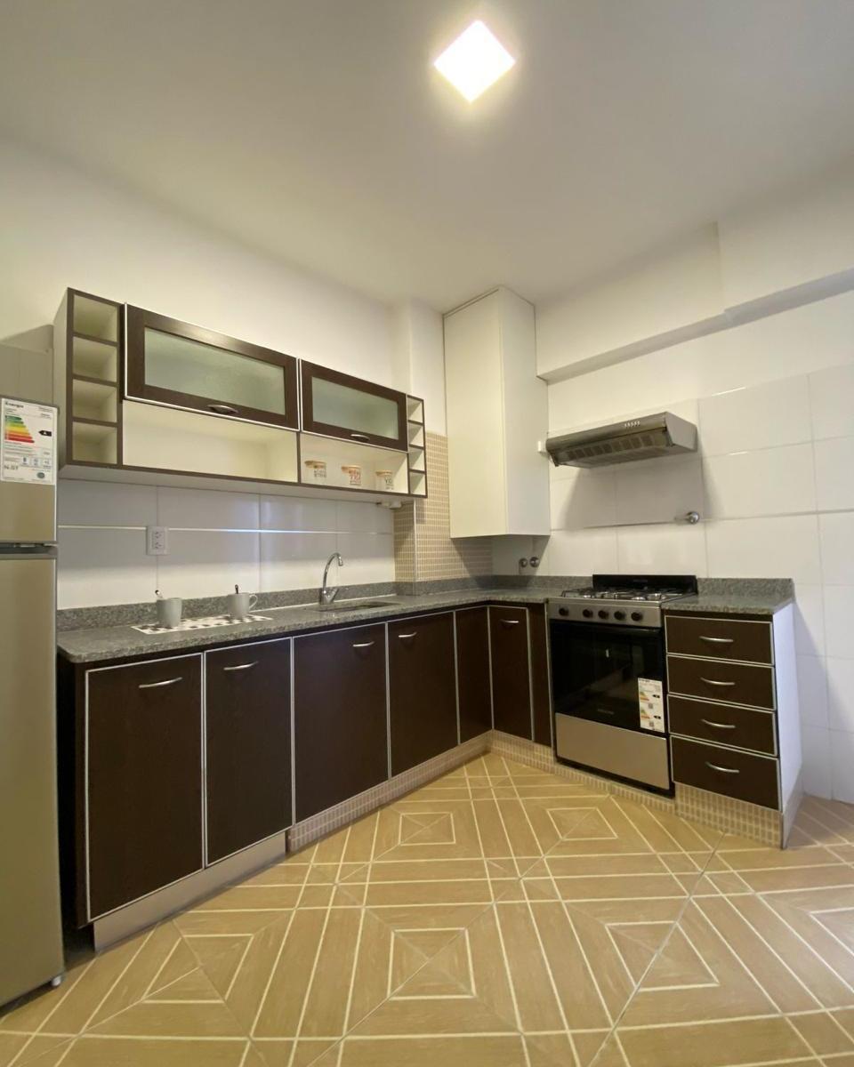3 Amb. C/dep. a La Calle Balcon Corrido y Patio 4