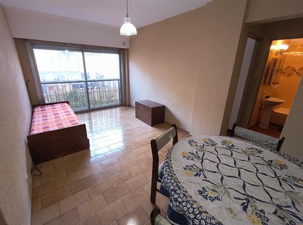 2 Ambientes a La Calle C/balcon Frances 4