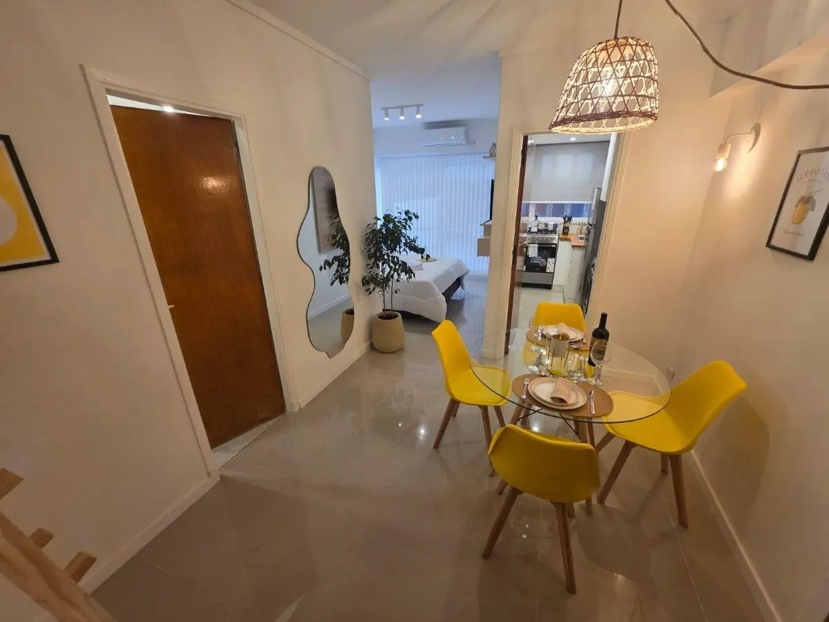 AMBIENTE DIVIDIDO CON AMPLIO VENTANAL 2